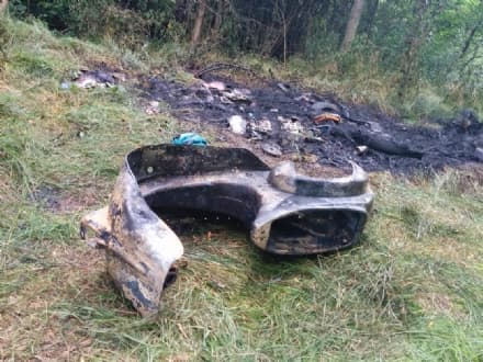 RIVAROLO - A fuoco pneumatici e una Vespa rubata - FOTO