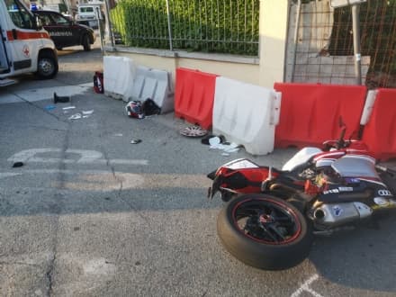 CASTELLAMONTE - Scontro auto moto, due feriti - FOTO