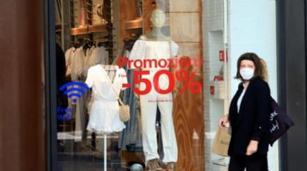 CANAVESE - Oggi iniziano i saldi estivi: in anticipo di una settimana per aiutare il commercio