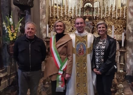 CUORGNE' - La comunità e l'amministrazione salutano don Alexandru e danno il benvenuto a don Federico