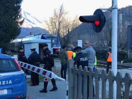 DRAMMA SULLA IVREA-AOSTA - Muore a 19 anni travolto da un treno regionale: indagini in corso