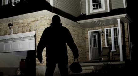 CUORGNE' - Muore la padrona di casa: i ladri le svaligiano la villa. Un furto da 100 mila euro