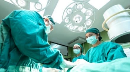 COVID - Ospedali, via libera alla ripresa parziale dell'attività ordinaria: «Si torni ad operare»