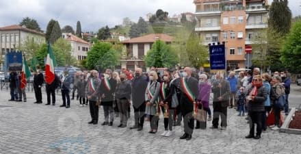 CASTELLAMONTE - Liberazione, le prime tre pietre d'inciampo per ricordare i deportati - FOTO e VIDEO