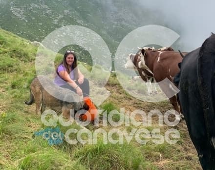 LOCANA - Il coraggio di Paola: a 24 anni sceglie di «vivere» la montagna riscoprendo un antico mestiere - FOTO