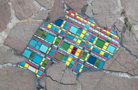 ARTE – Ememem, lo street artist che ripara le strade