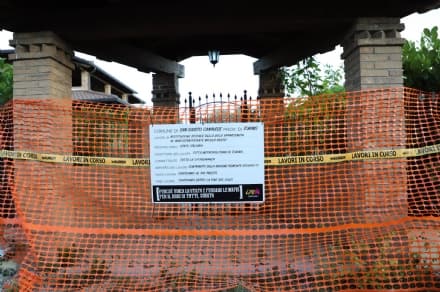 SAN GIUSTO CANAVESE - Libera davanti alla villa confiscata ad Assisi: «Chiediamo che i lavori vengano fatti quanto prima»