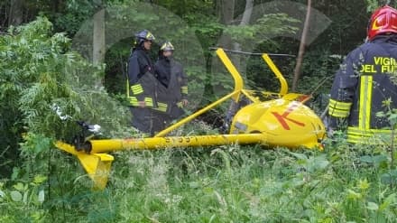 BORGIALLO - PRECIPITA ELICOTTERO PRIVATO, SALVO IL PILOTA - FOTO E VIDEO