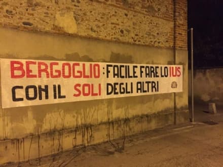CANAVESE - Striscioni di CasaPound contro Papa Bergoglio