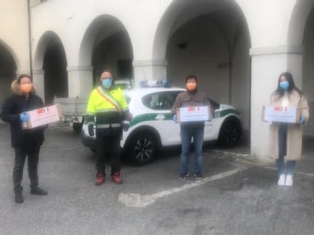 CUORGNE' - I cinesi donano più di 2000 mascherine alla comunità cuorgnatese - FOTO