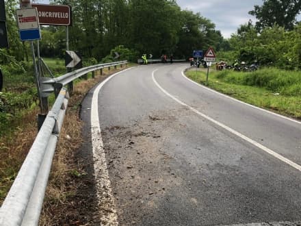 DRAMMA A MAGLIONE - Scivola con la moto sulla provinciale e muore sbattendo contro il guard rail