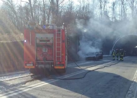 QUAGLIUZZO - Auto a fuoco: paura sulla pedemontana