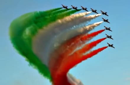 SAN GIUSTO CANAVESE - Le Frecce Tricolori hanno reso omaggio al capitano Dotto