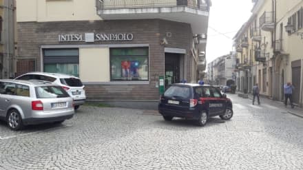 CASTELLAMONTE - Arrestato il rapinatore della banca: il sindaco ringrazia i carabinieri