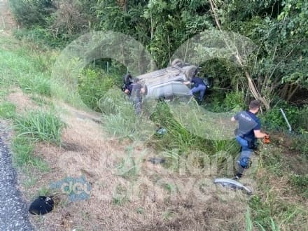 FOGLIZZO - Spaventoso incidente sull'autostrada A5: un'auto ribaltata e cinque feriti