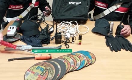 BORGOFRANCO-IVREA - Rubano in un appartamento ma il padrone di casa li scopre: arrestati dai carabinieri - VIDEO