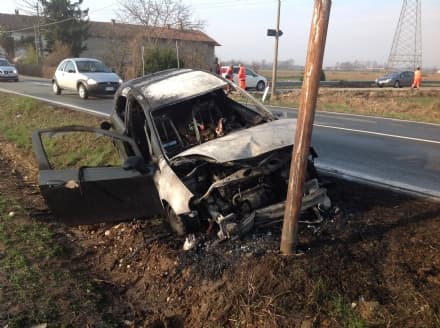 CALUSO - Incidente mortale sulla statale 26: auto a fuoco, vittima un operaio - FOTO E VIDEO