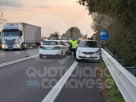 TRAGEDIA SULLA 460 - Auto contro guard-rail, 59enne di San Ponso morto nello schianto - FOTO