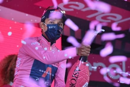 GIRO D'ITALIA - Egan Bernal soffre ma resta Maglia Rosa