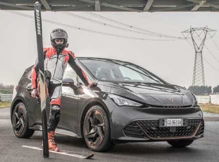 RECORD – Con gli sci sull’asfalto