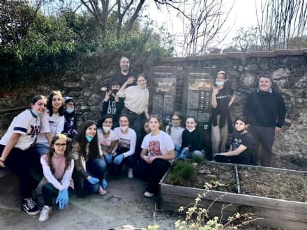 VALPERGA - I ragazzi delle scuole sistemano l'area della chiesa di San Giorgio vandalizzata - FOTO