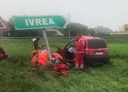 PAVONE-IVREA - Incidente mortale allo svincolo autostradale della Torino-Aosta - FOTO