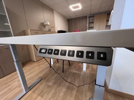 OGLIANICO - Scrivanie regolabili in altezza e poltrone ergonomiche: ecco gli arredi per un ufficio a misura d'uomo - FOTO e VIDEO