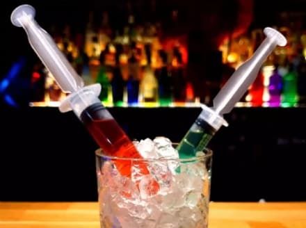 CURIOSITA' - Il cocktail bar per soli vaccinati