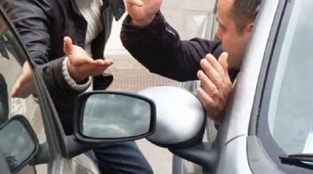 CALUSO - Truffa dello specchietto: malvivente tenta il colpo a danno di due automobilisti di Candia