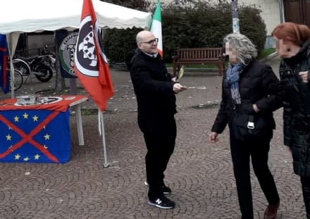IVREA - CasaPound in piazza: «Non siamo spariti dopo le elezioni»