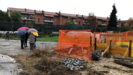 PAVONE - Nuovo «antennone» della Tim: protestano i residenti