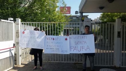 IVREA - Lavoratori Vodafone tornano in Canavese: esultano i Cobas