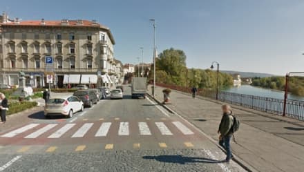 IVREA - Investe tre ragazze sulle strisce ma non si ferma a prestare soccorso: caccia al pirata