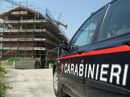 BORGARO - Operai irregolari nel cantiere: blitz dei carabinieri