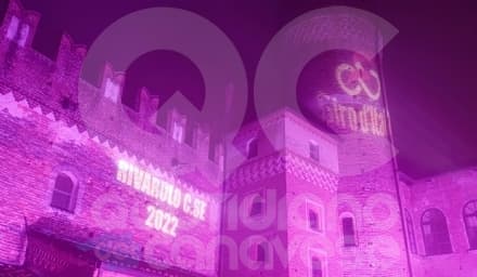 RIVAROLO CANAVESE - Il castello Malgrà illuminato di rosa per la tappa del Giro d'Italia - FOTO e VIDEO