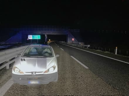 UBRIACO CONTROMANO IN AUTOSTRADA - Viaggia per 15 chilometri nel senso sbagliato: fermato dalla polizia stradale