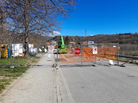 CUORGNE' - Lavori eterni sul vecchio ponte dell'Orco: «Inutile lamentarsi, il Comune ha cambiato il progetto a metà marzo»