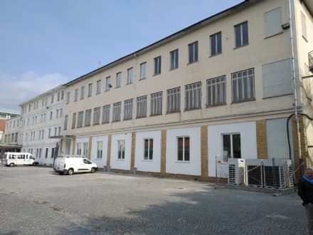 CUORGNE' - La scuola media provvisoria è senza palestra: esplode lo scontro politico