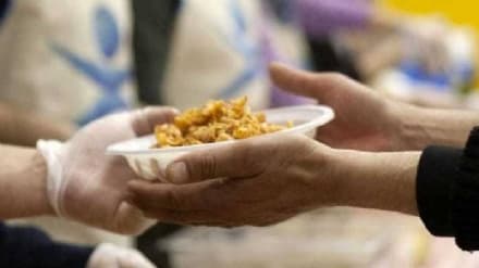 RIVARA - Offre un pasto caldo a chi ne ha bisogno: il dono di Natale di Carmen