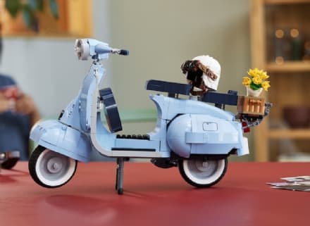TOYS - La Vespa 125 formato mattoncini