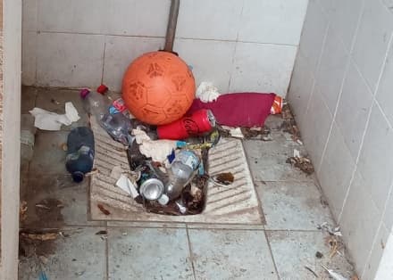 LEINI - I «maiali» colpiscono ancora: immondizia abbandonata in pieno centro storico