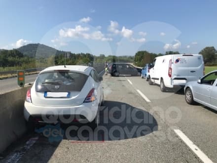 CHIVASSO - Schianto sulla statale 11: due automobilisti feriti