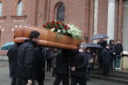 CASTELLAMONTE - Una folla commossa per l'addio al mitico Dario