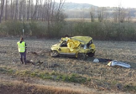 TRAGEDIA SUL RACCORDO - Incidente stradale tra Ivrea e Albiano, muore una donna a bordo di una Panda - FOTO