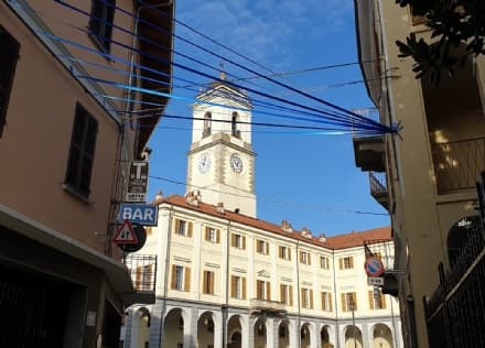 STRAMBINO - Niente luminarie natalizie, ma aiuti alle famiglie in difficoltà con le bollette