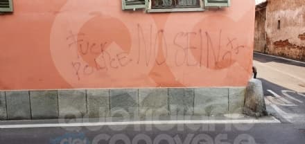 AGLIE' - Vandali in centro: scritta contro le forze dell'ordine