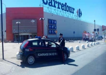 CANE ABBANDONATO IN AUTO SOTTO IL SOLE, SALVATO IN EXTREMIS