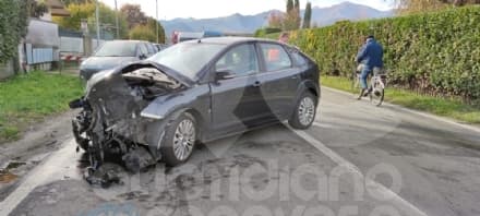 FAVRIA - Auto finisce contro l'ingresso di una casa: schianto sulla provinciale per Busano, una donna ferita - FOTO E VIDEO
