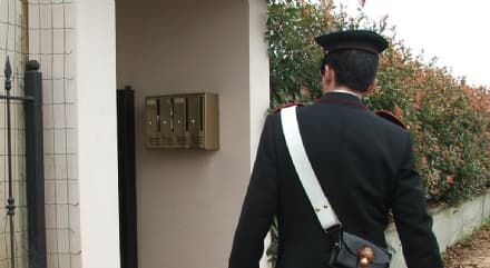 IVREA - Sorprende i ladri in casa e spara: un malvivente resta tetraplegico e patteggia la condanna