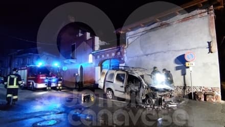 FAVRIA - Furgone prende fuoco in via San Rocco: intervento dei vigili del fuoco - FOTO e VIDEO